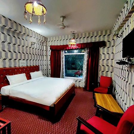 Hotel International Srinagar Exterior photo