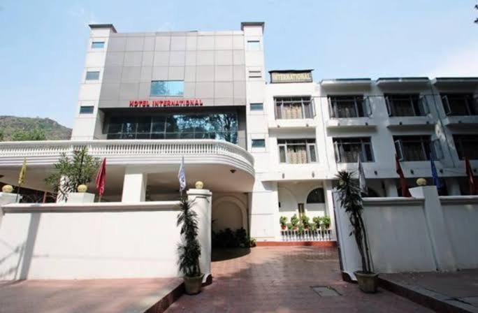 Hotel International Srinagar Exterior photo