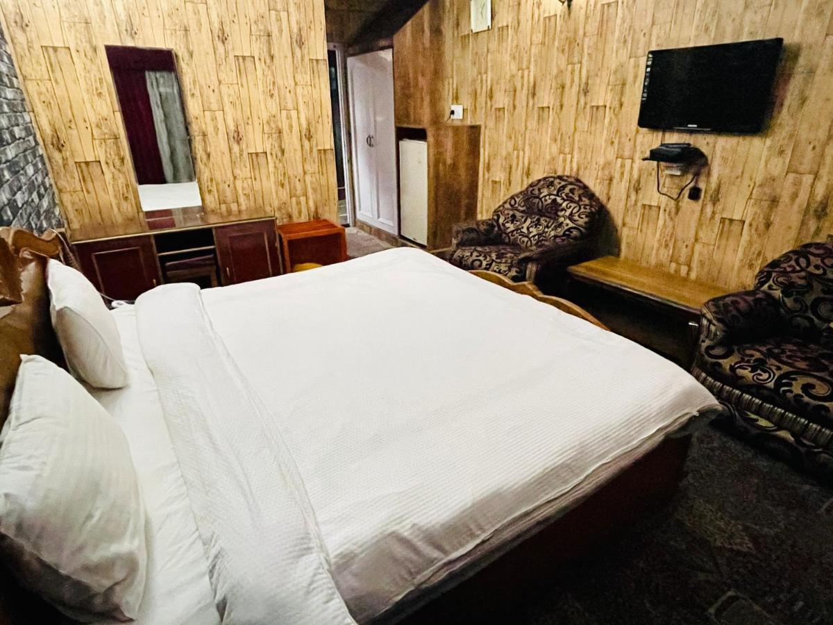 Hotel International Srinagar Exterior photo