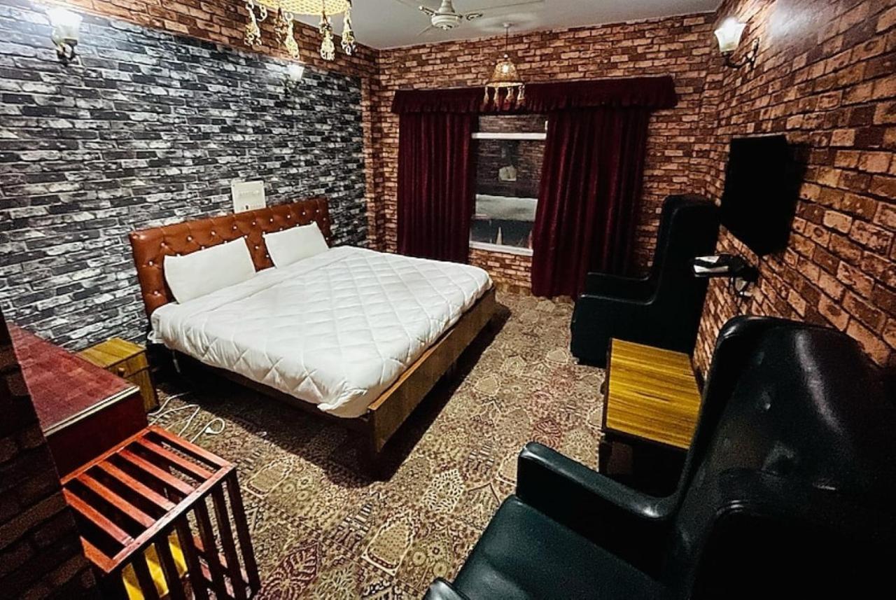 Hotel International Srinagar Exterior photo