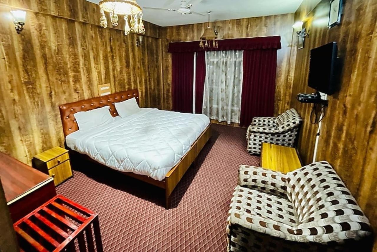 Hotel International Srinagar Exterior photo